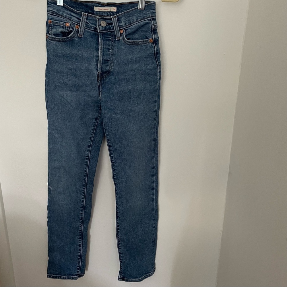 Levi's Women's Wedgie Straight Jeans - Picture 3 of 7